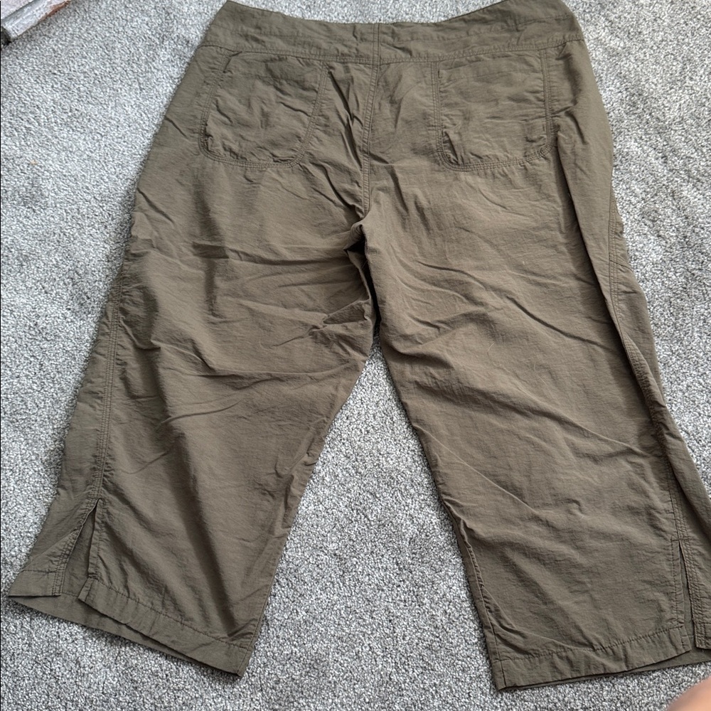 Royal Robbins Olive Capri Pants - Picture 4 of 5